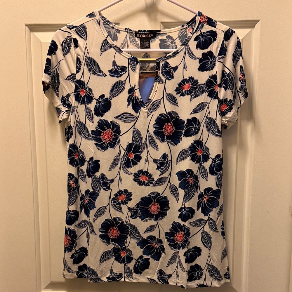 Floral Short Sleeve Tee in Navy and Red
